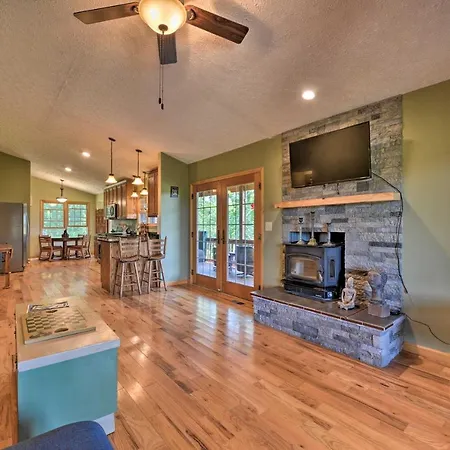 Charming Galax Retreat With Wraparound Deck! Villa